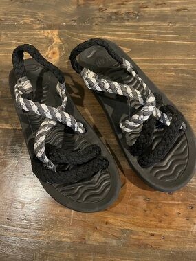MEGNYA Black Sandals with Gray Braided Straps